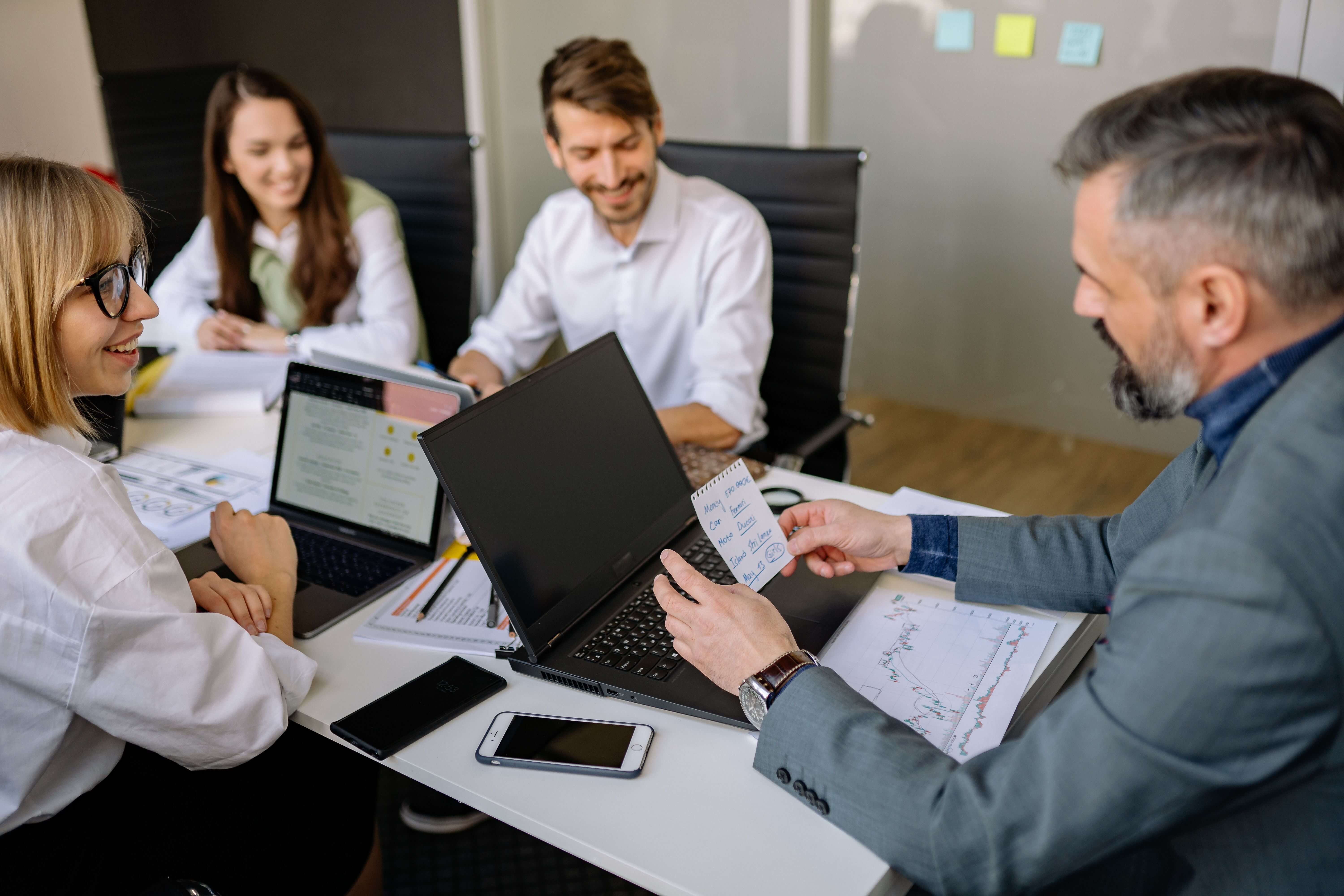 De EOR a PEO: ¿qué sucede con tu equipo cuando tu operación crece y decides formalizarte?